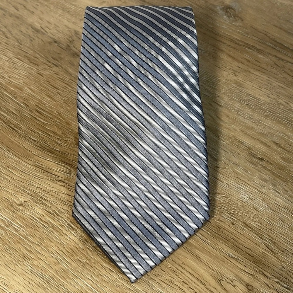 Calvin Klein Designer Gray Stripped Neck Suit Tie **PLEASE READ**